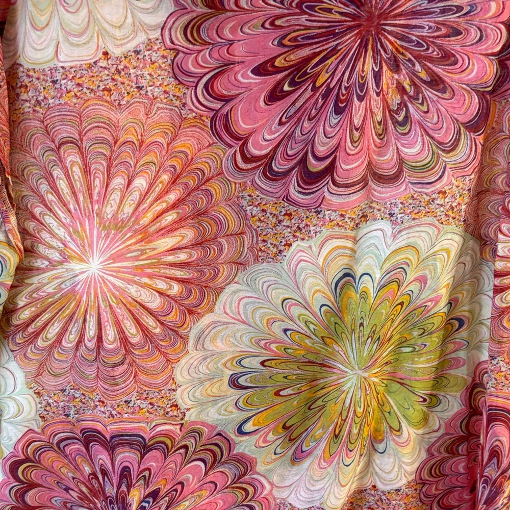 Colorful top with ruffle detail - Picture 3 of 9